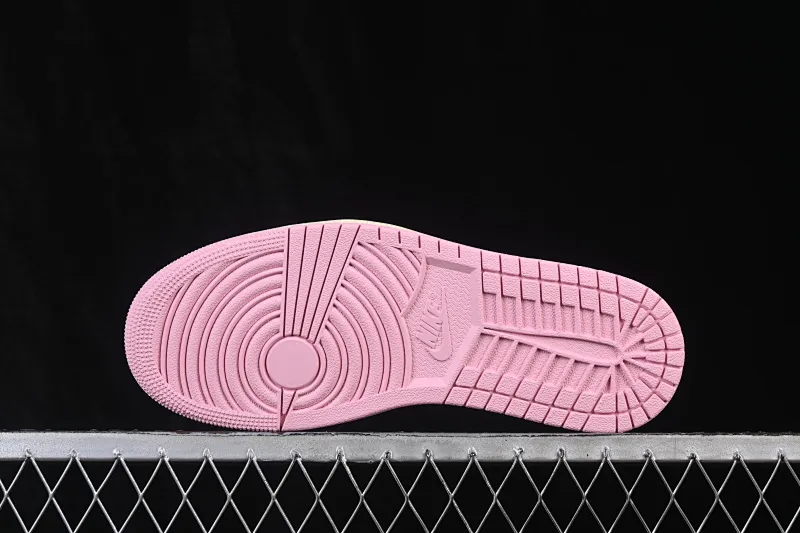 All categories Air Jordan Jordan series basketball shoes Air Jordan 1 Low ZG version Travis Scott x Air Jordan 1 Low OG AJ1 Joe 1 undercut low top full head layer IQ7604-101